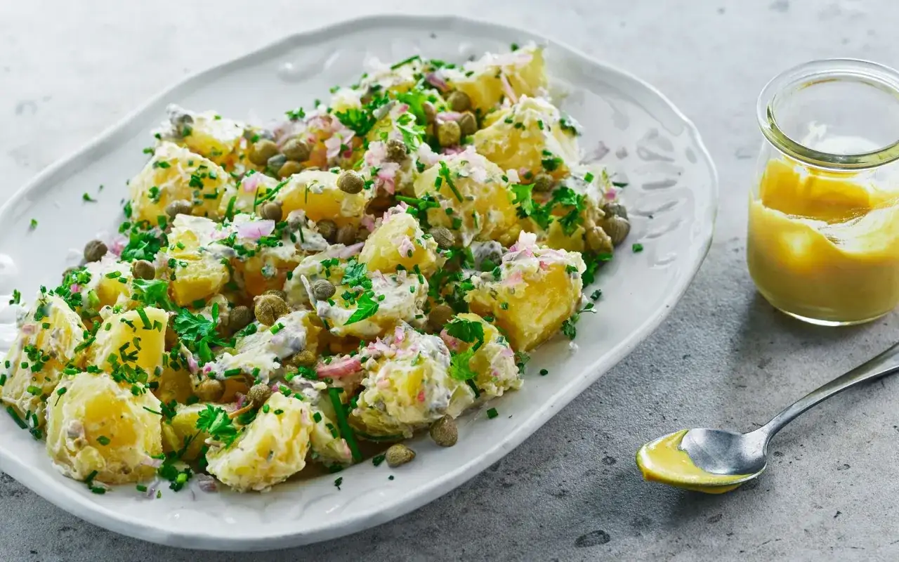 Fransk potatissallad med dijondressing och örter