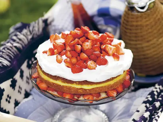Jordgubbstårta med lemon curd - Så lyckas du varje gång!